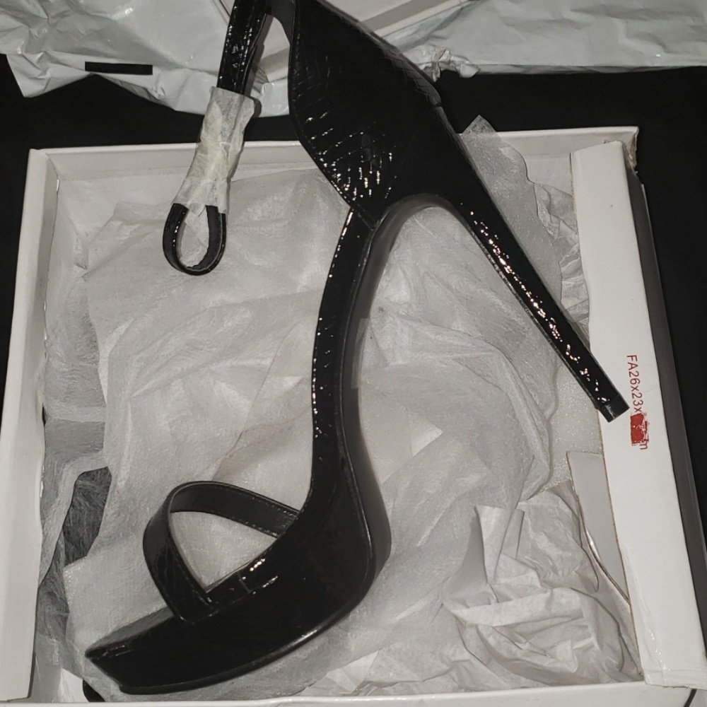 Shoes - Picture 3 of 4